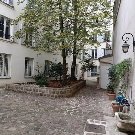 35m2 - Notre Dame De Lorette Apartman *